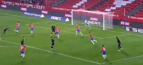 詹姆斯篮下强打稳定胜局