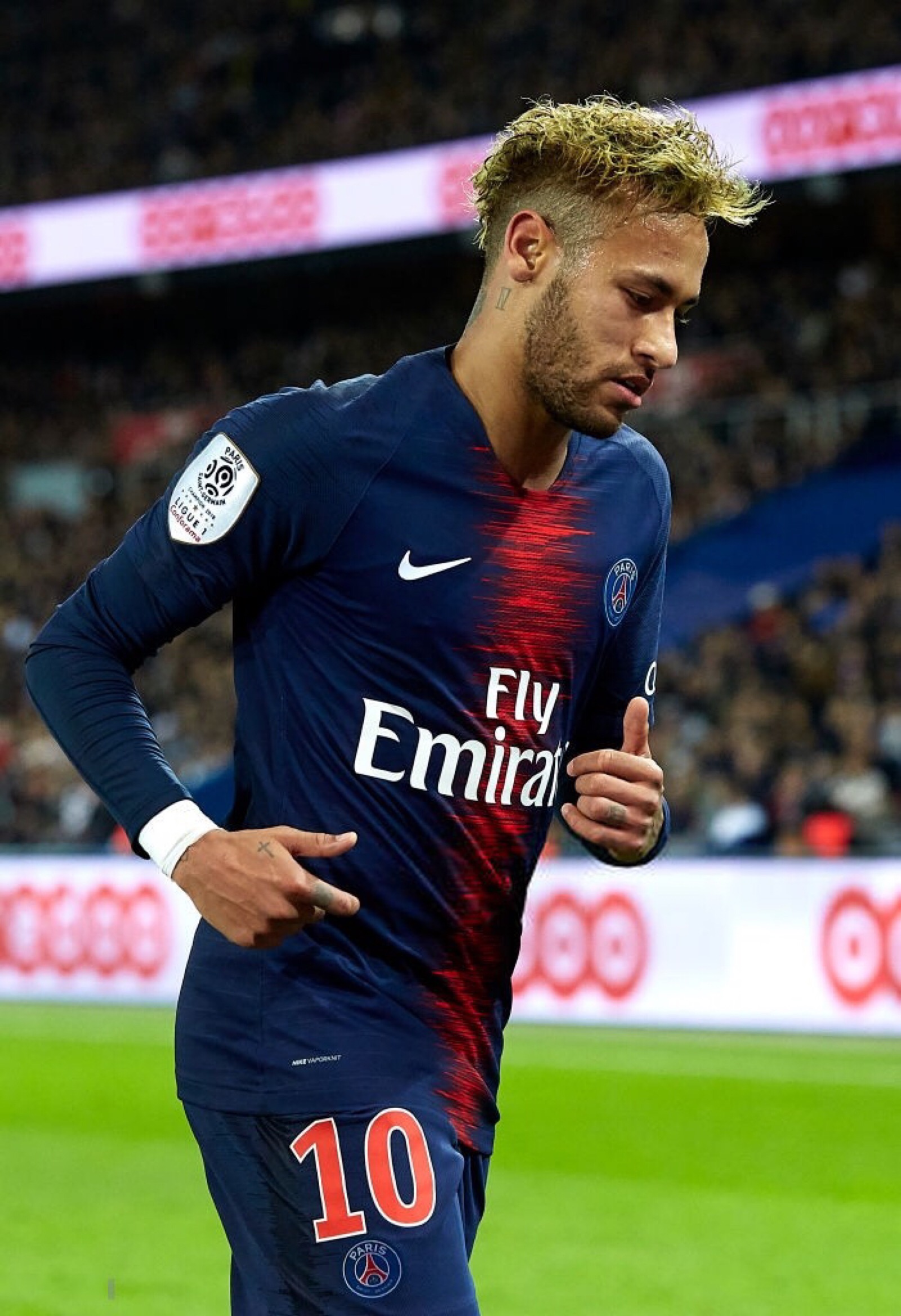 欧联对阵格拉茨风暴，卡拉布里亚打进挑球过人后精彩进球