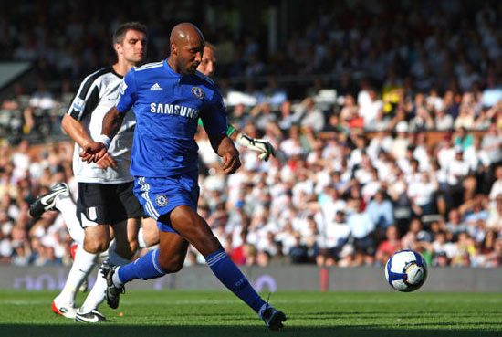 记者：除非大规模卖人，否则曼联不太可能继续追求多纳鲁马