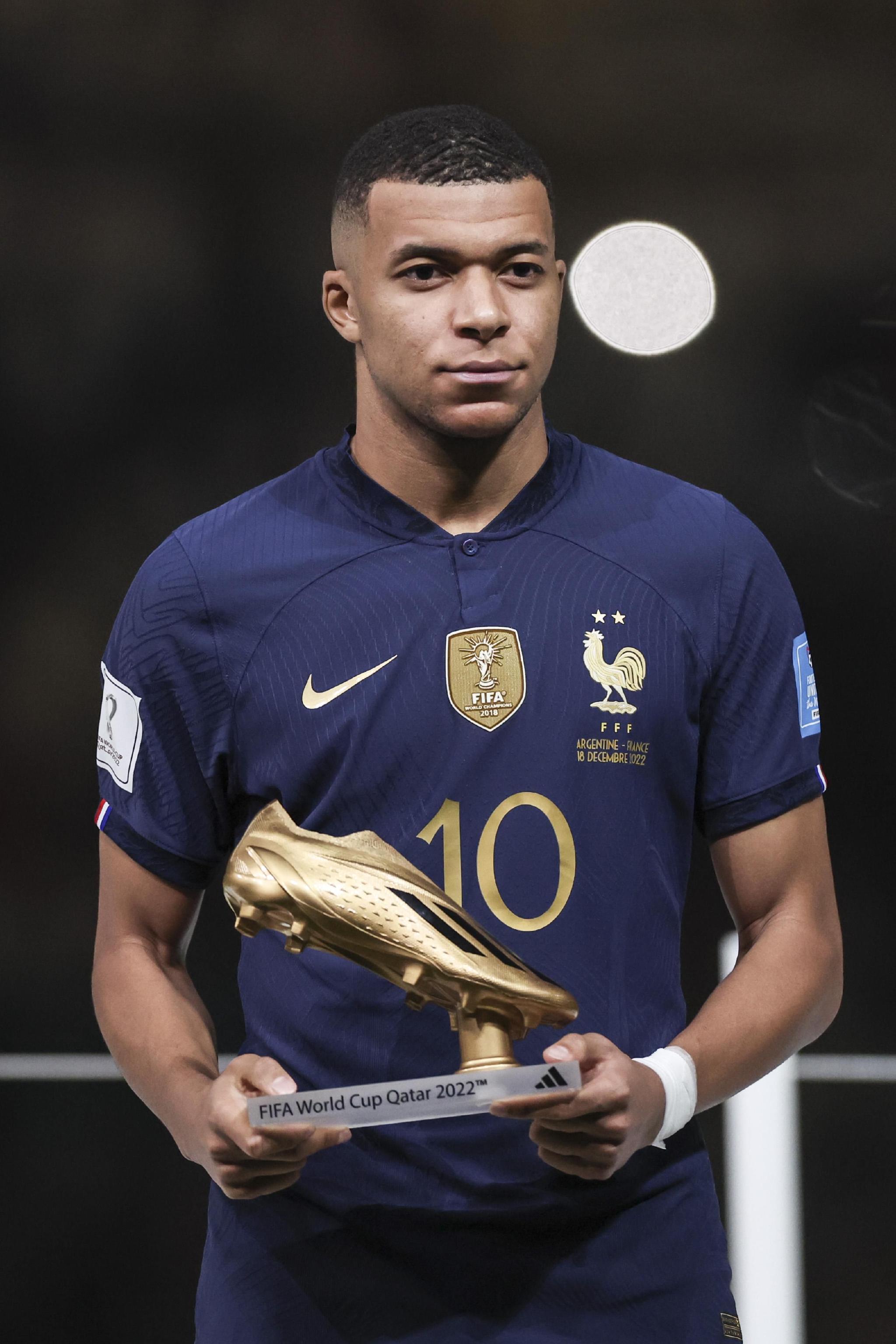 莫德里奇回忆热刺生涯，未能如愿加盟切尔西，反而成就皇马传奇